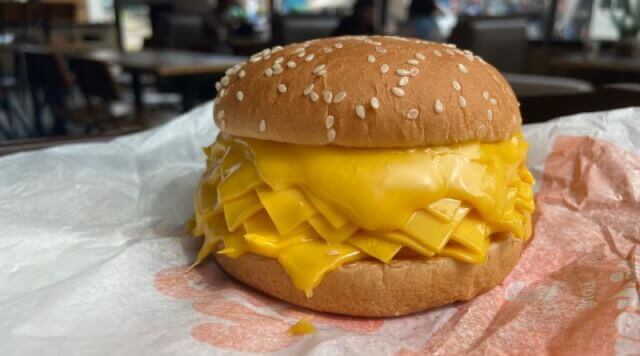 burger-king-cheeseburger-review-still-a-worthy-fast-food-choice-in-2025-.jpg